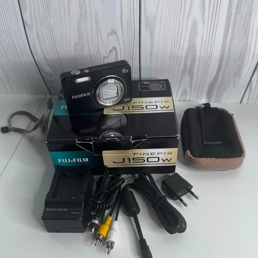 Fujifilm FinePix J150w Retro Digital Camera with Card Reader and Accessories